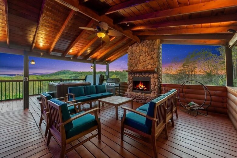 Scenic Ridge-Top Retreat with Designer Interiors & Endless Entertainment - Blue Ridge, Georgia