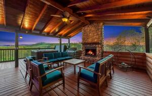 Scenic Ridge-Top Retreat with Designer Interiors & Endless Entertainment - Blue Ridge, Georgia