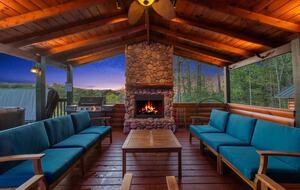 Scenic Ridge-Top Retreat with Designer Interiors & Endless Entertainment - Blue Ridge, Georgia