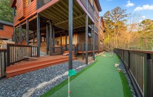 Scenic Ridge-Top Retreat with Designer Interiors & Endless Entertainment - Blue Ridge, Georgia