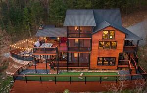 Scenic Ridge-Top Retreat with Designer Interiors & Endless Entertainment - Blue Ridge, Georgia