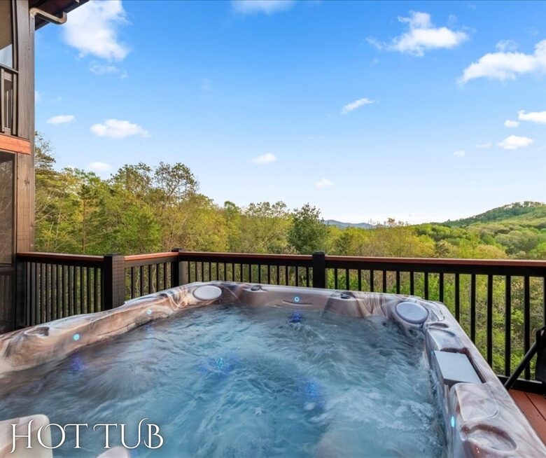 Scenic Ridge-Top Retreat with Designer Interiors & Endless Entertainment - Blue Ridge, Georgia