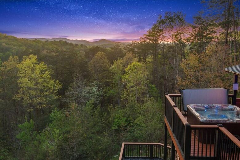 Scenic Ridge-Top Retreat with Designer Interiors & Endless Entertainment - Blue Ridge, Georgia