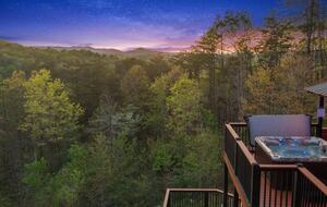 Scenic Ridge-Top Retreat with Designer Interiors & Endless Entertainment - Blue Ridge, Georgia