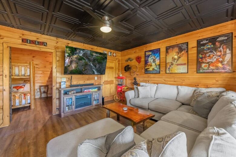 Scenic Ridge-Top Retreat with Designer Interiors & Endless Entertainment - Blue Ridge, Georgia