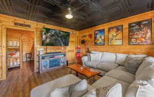 Scenic Ridge-Top Retreat with Designer Interiors & Endless Entertainment - Blue Ridge, Georgia