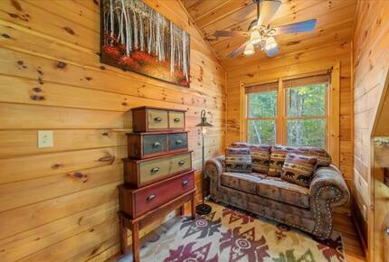 Scenic Ridge-Top Retreat with Designer Interiors & Endless Entertainment - Blue Ridge, Georgia