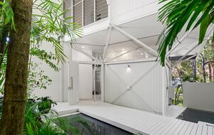 Luxury Tree-Top Retreat in Noosa’s Prestigious Little Cove - Noosa Heads, Australia