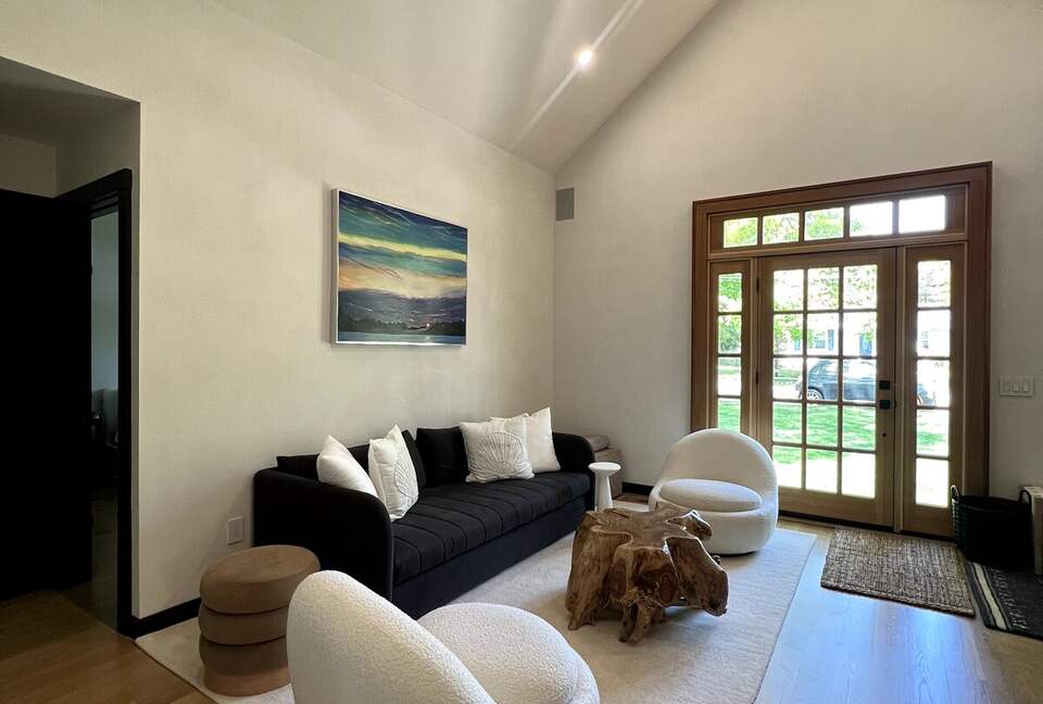 Tranquil Bungalow Retreat with Pool in Hampton Bays - Hampton Bays, New York