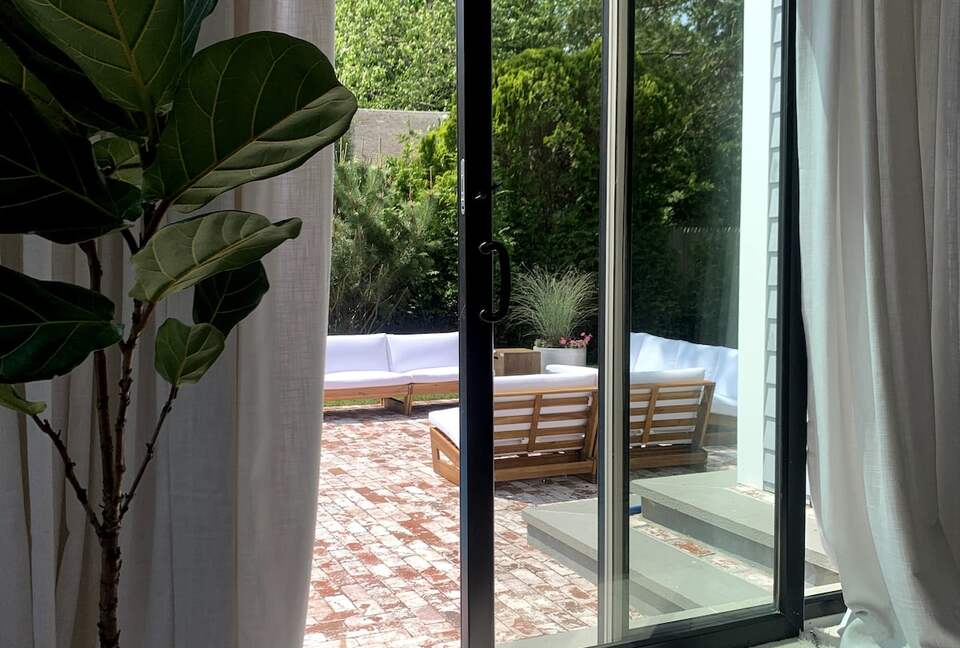 Tranquil Bungalow Retreat with Pool in Hampton Bays - Hampton Bays, New York