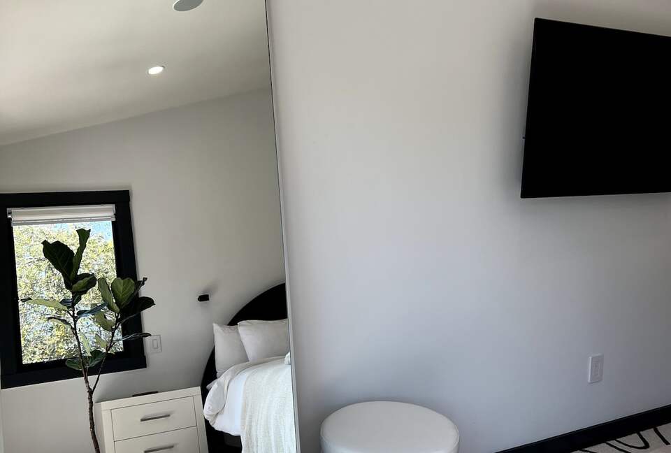 Tranquil Bungalow Retreat with Pool in Hampton Bays - Hampton Bays, New York