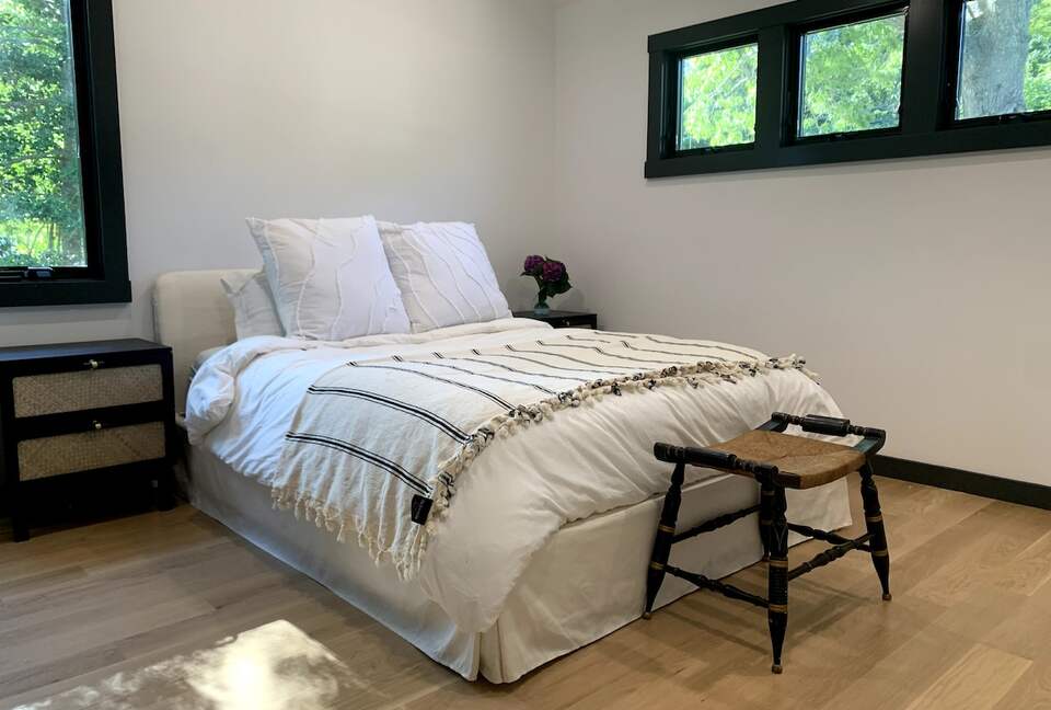 Tranquil Bungalow Retreat with Pool in Hampton Bays - Hampton Bays, New York