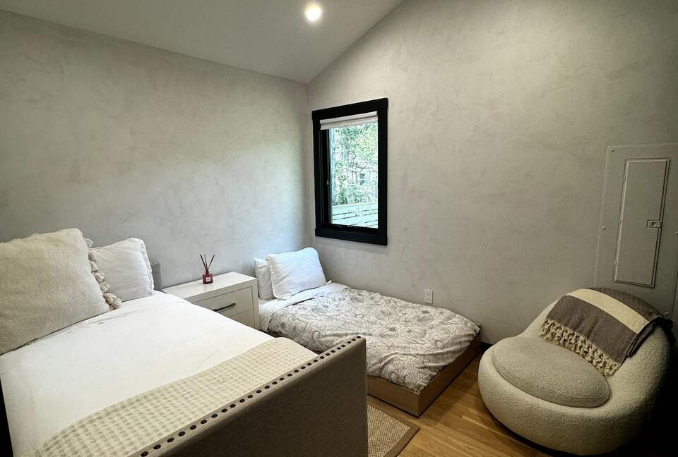 Tranquil Bungalow Retreat with Pool in Hampton Bays - Hampton Bays, New York