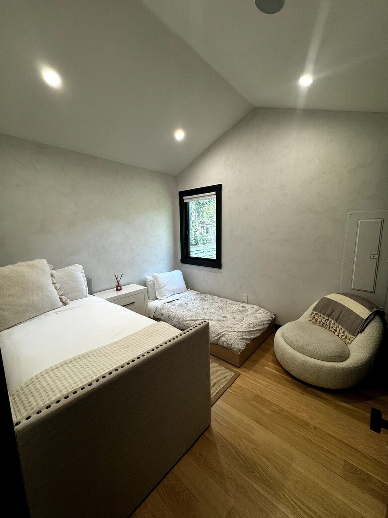 Tranquil Bungalow Retreat with Pool in Hampton Bays - Hampton Bays, New York