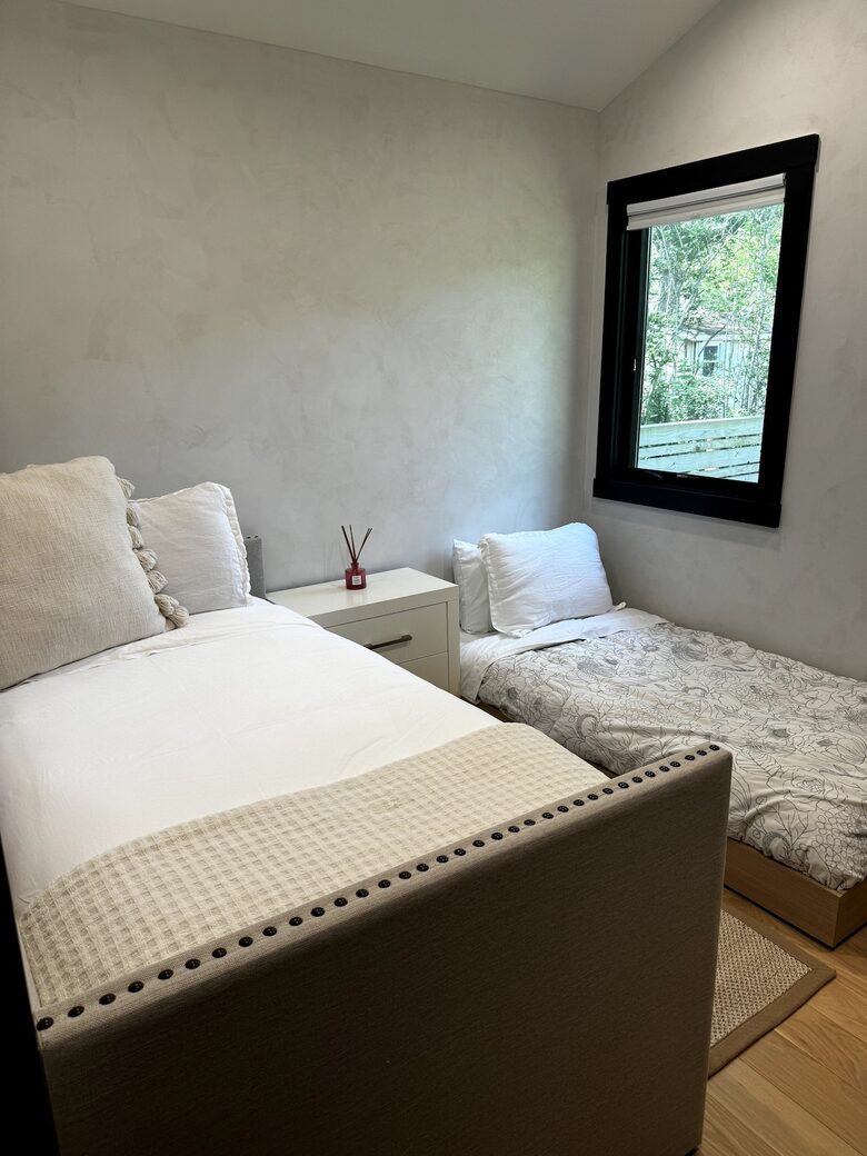 Tranquil Bungalow Retreat with Pool in Hampton Bays - Hampton Bays, New York