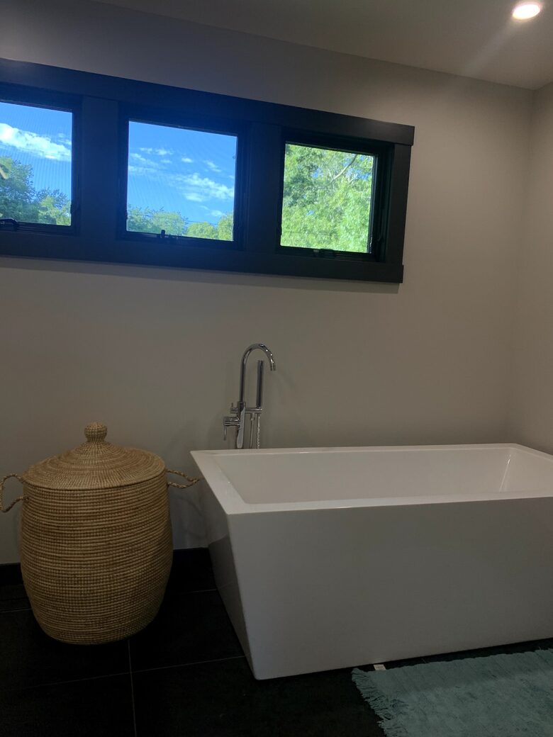 Tranquil Bungalow Retreat with Pool in Hampton Bays - Hampton Bays, New York