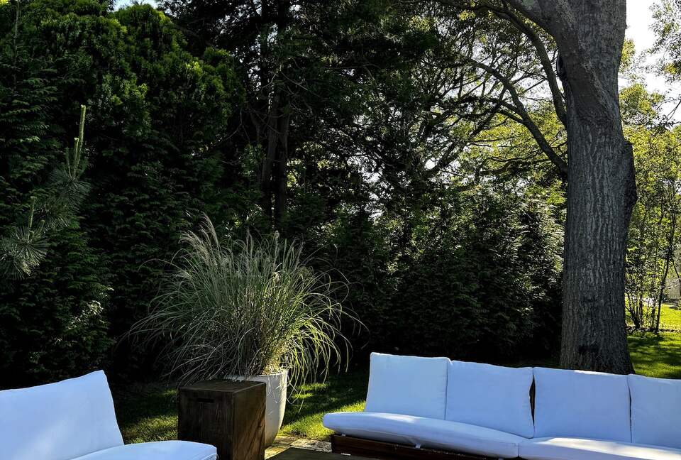 Tranquil Bungalow Retreat with Pool in Hampton Bays - Hampton Bays, New York