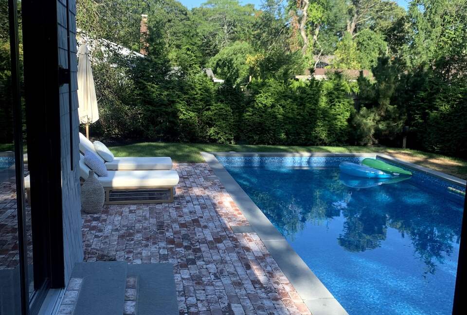 Tranquil Bungalow Retreat with Pool in Hampton Bays - Hampton Bays, New York