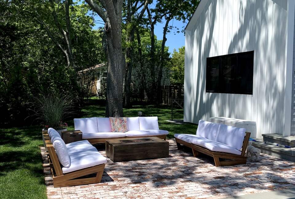 Tranquil Bungalow Retreat with Pool in Hampton Bays - Hampton Bays, New York