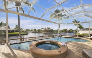 Elegant Canalfront Escape in Cape Coral - Cape Coral, Florida