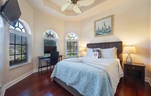 Elegant Canalfront Escape in Cape Coral - Cape Coral, Florida