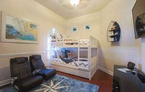 Elegant Canalfront Escape in Cape Coral - Cape Coral, Florida