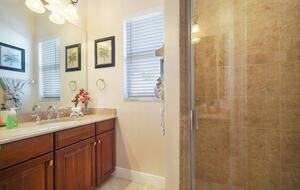 Elegant Canalfront Escape in Cape Coral - Cape Coral, Florida