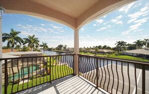 Elegant Canalfront Escape in Cape Coral - Cape Coral, Florida
