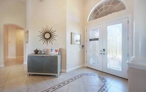 Elegant Canalfront Escape in Cape Coral - Cape Coral, Florida