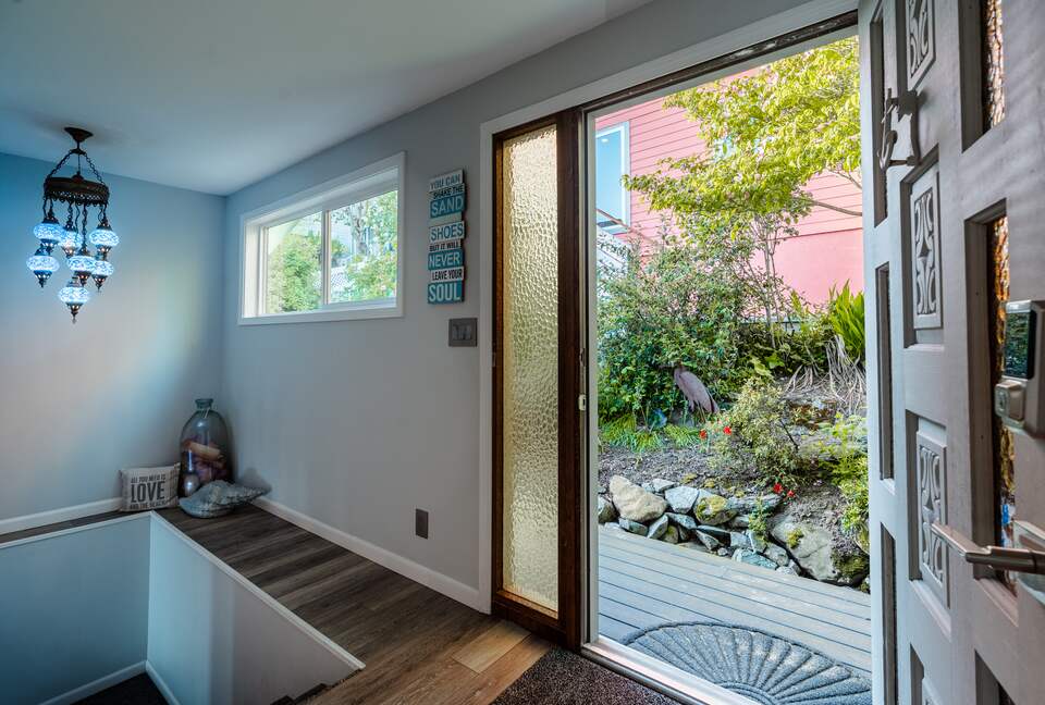 Wanderlust Beach Retreat - Tacoma, Washington