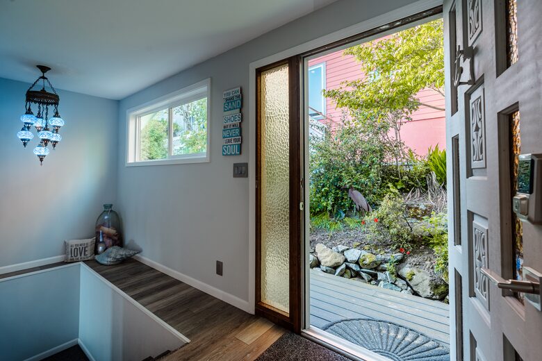 Wanderlust Beach Retreat - Tacoma, Washington