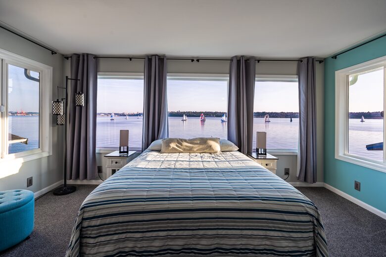 Wanderlust Beach Retreat - Tacoma, Washington