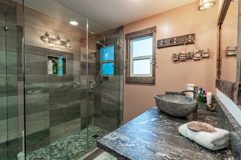 Wanderlust Beach Retreat - Tacoma, Washington