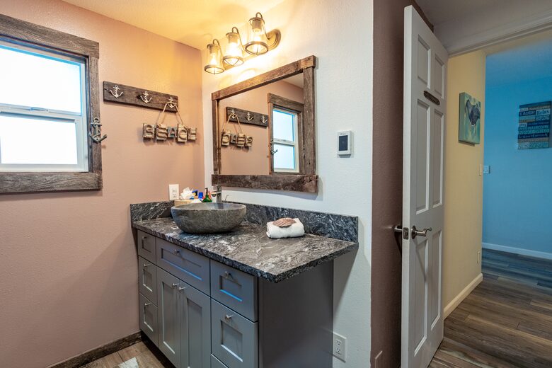 Wanderlust Beach Retreat - Tacoma, Washington