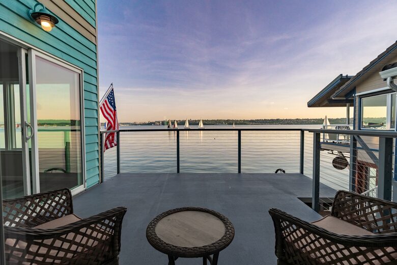 Wanderlust Beach Retreat - Tacoma, Washington