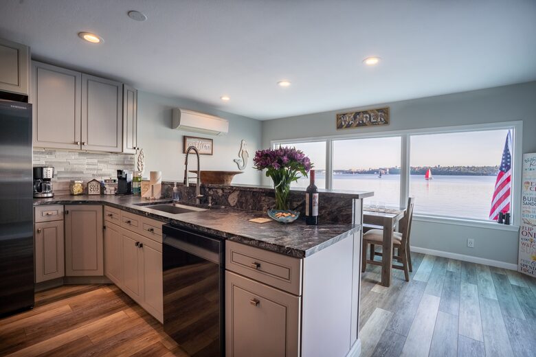 Wanderlust Beach Retreat - Tacoma, Washington