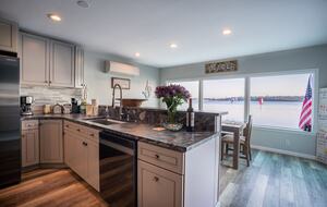 Wanderlust Beach Retreat - Tacoma, Washington