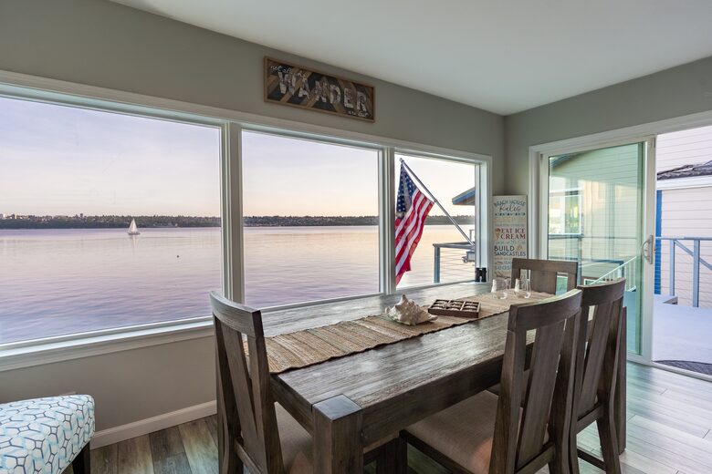 Wanderlust Beach Retreat - Tacoma, Washington