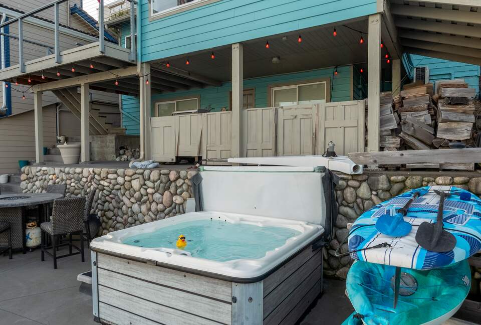 Sparkling clean hot tub with a view of Mount Rainier