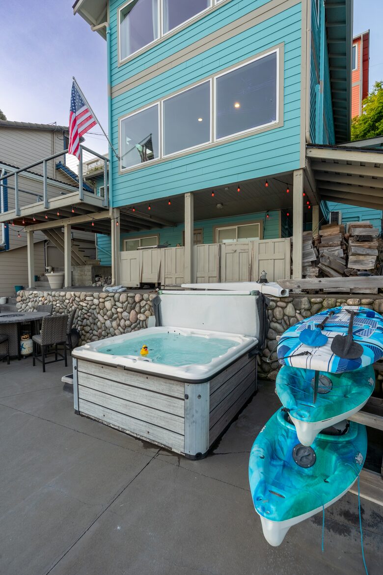 Sparkling clean hot tub with a view of Mount Rainier