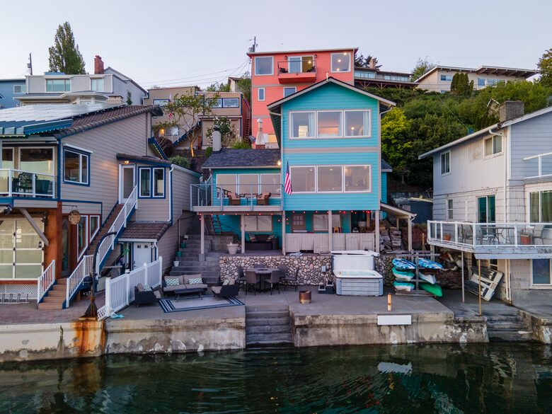 Wanderlust Beach Retreat - Tacoma, Washington