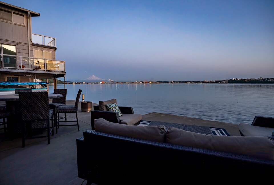 Wanderlust Beach Retreat - Tacoma, Washington