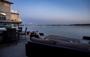 Wanderlust Beach Retreat - Tacoma, Washington