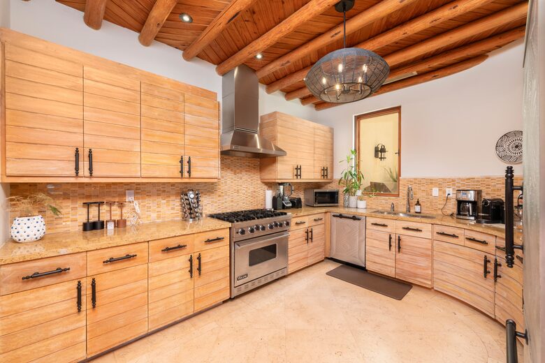 Fully equipped kitchen