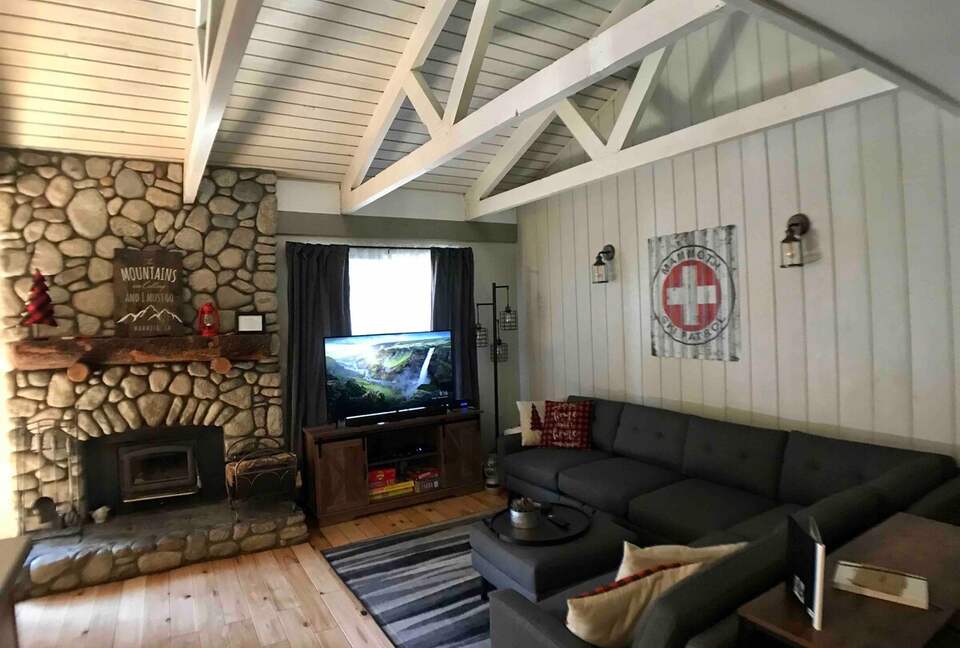 Warm & Inviting Mountain Retreat with Pool, Sauna, and Loft - Mammoth Lakes, California