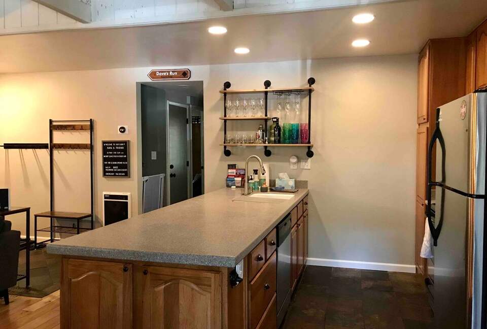 Warm & Inviting Mountain Retreat with Pool, Sauna, and Loft - Mammoth Lakes, California