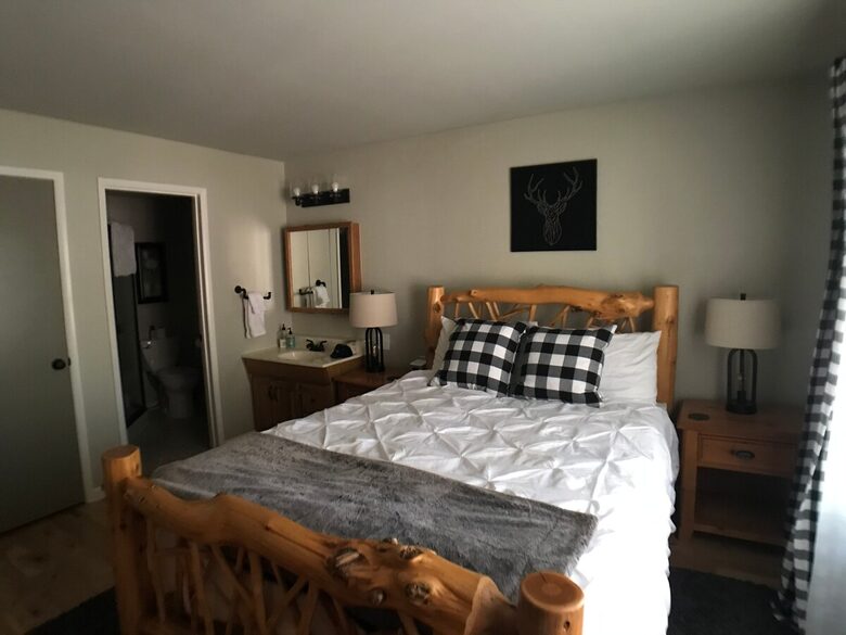 Warm & Inviting Mountain Retreat with Pool, Sauna, and Loft - Mammoth Lakes, California