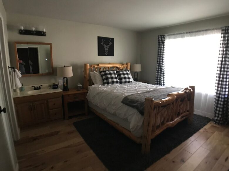 Warm & Inviting Mountain Retreat with Pool, Sauna, and Loft - Mammoth Lakes, California