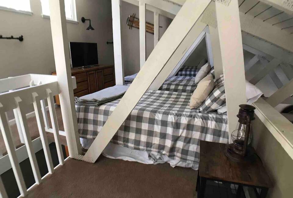 Warm & Inviting Mountain Retreat with Pool, Sauna, and Loft - Mammoth Lakes, California