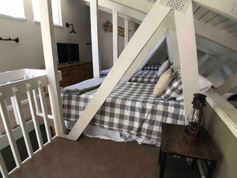 Warm & Inviting Mountain Retreat with Pool, Sauna, and Loft - Mammoth Lakes, California